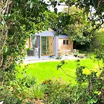 Bed & Breakfast Garden Townhouse 5*