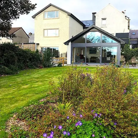 Garden Townhouse B&B 딩글